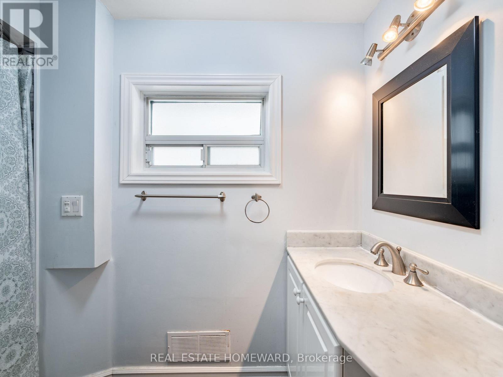 4 Silver Birch Avenue, Toronto, Ontario  M4E 3K9 - Photo 11 - E13175330