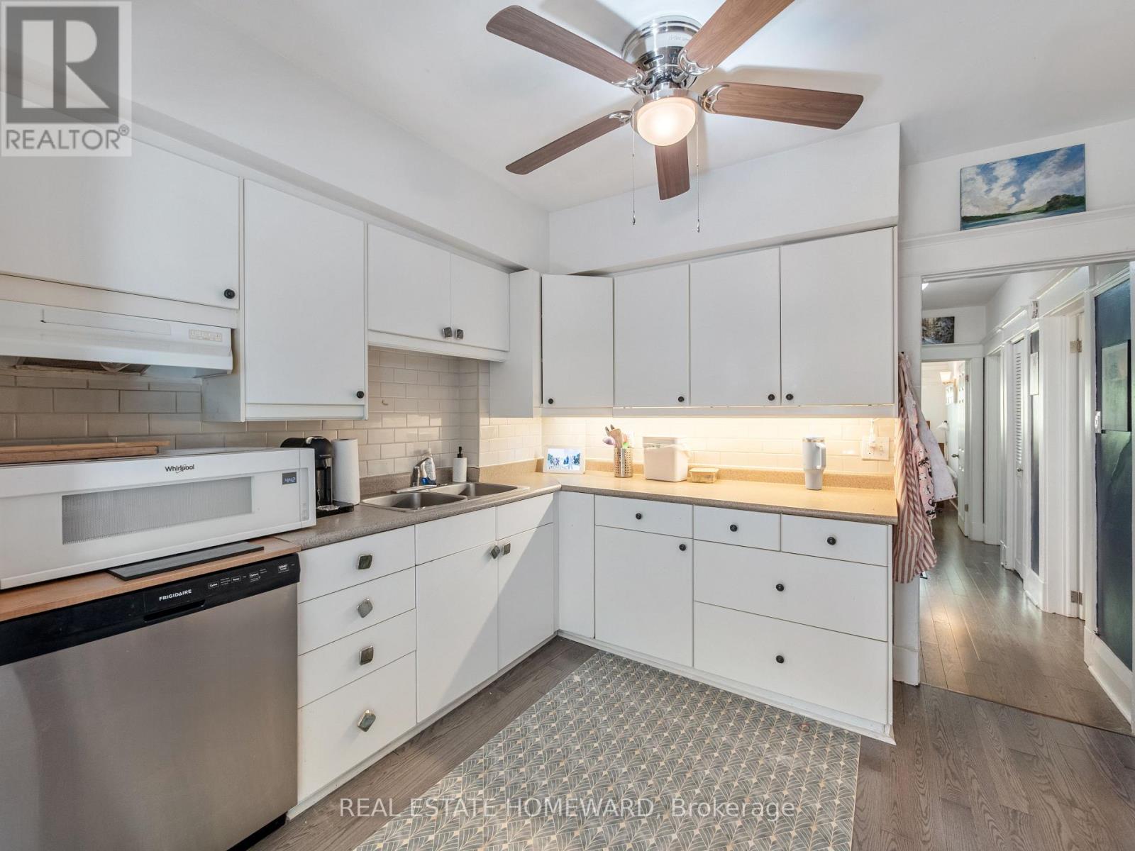 4 Silver Birch Avenue, Toronto, Ontario  M4E 3K9 - Photo 17 - E13175330