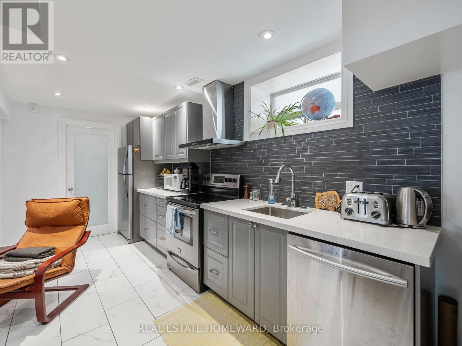 4 Silver Birch Avenue, Toronto, Ontario  M4E 3K9 - Photo 22 - E13175330