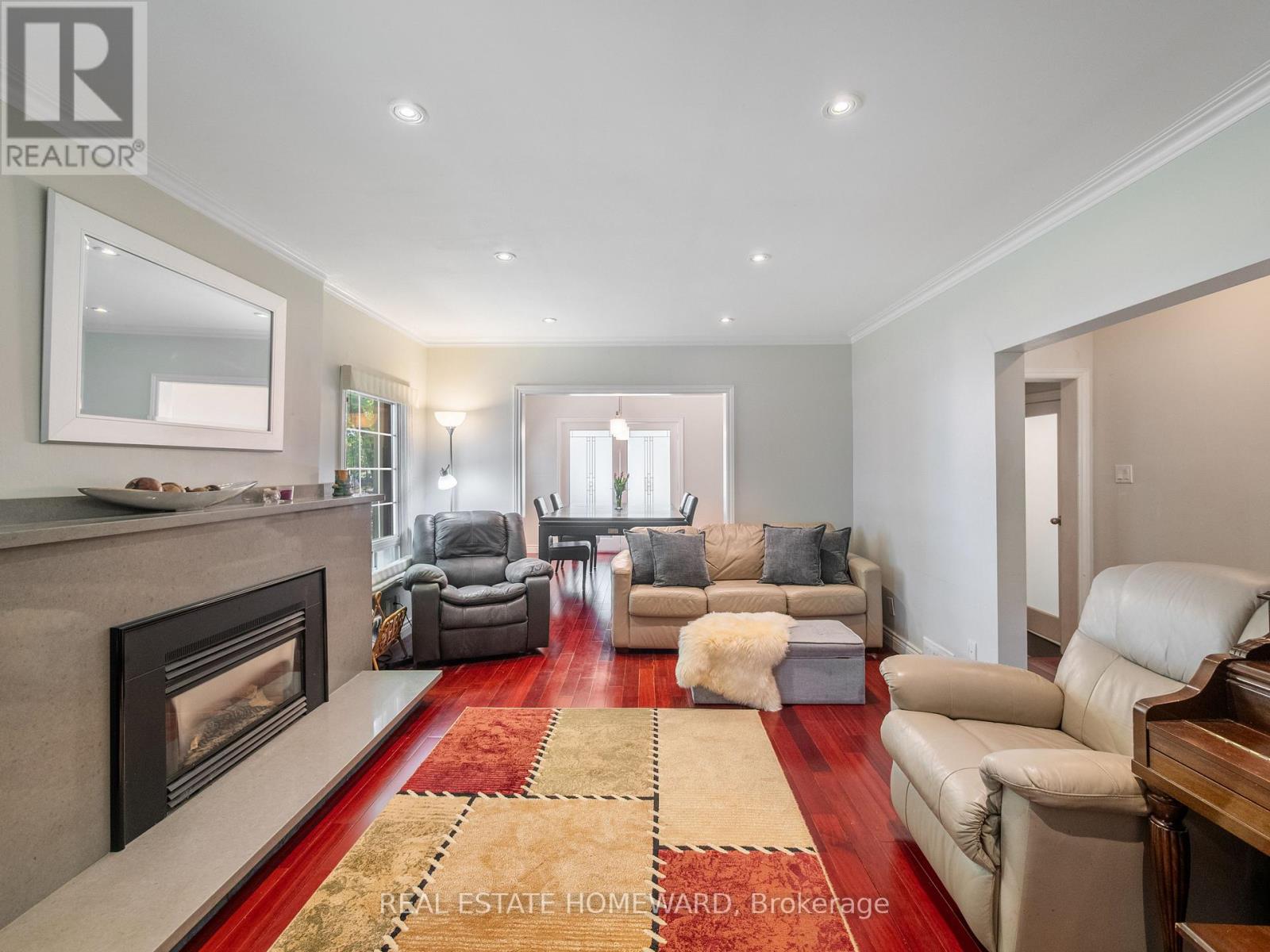 4 Silver Birch Avenue, Toronto, Ontario  M4E 3K9 - Photo 5 - E13175330