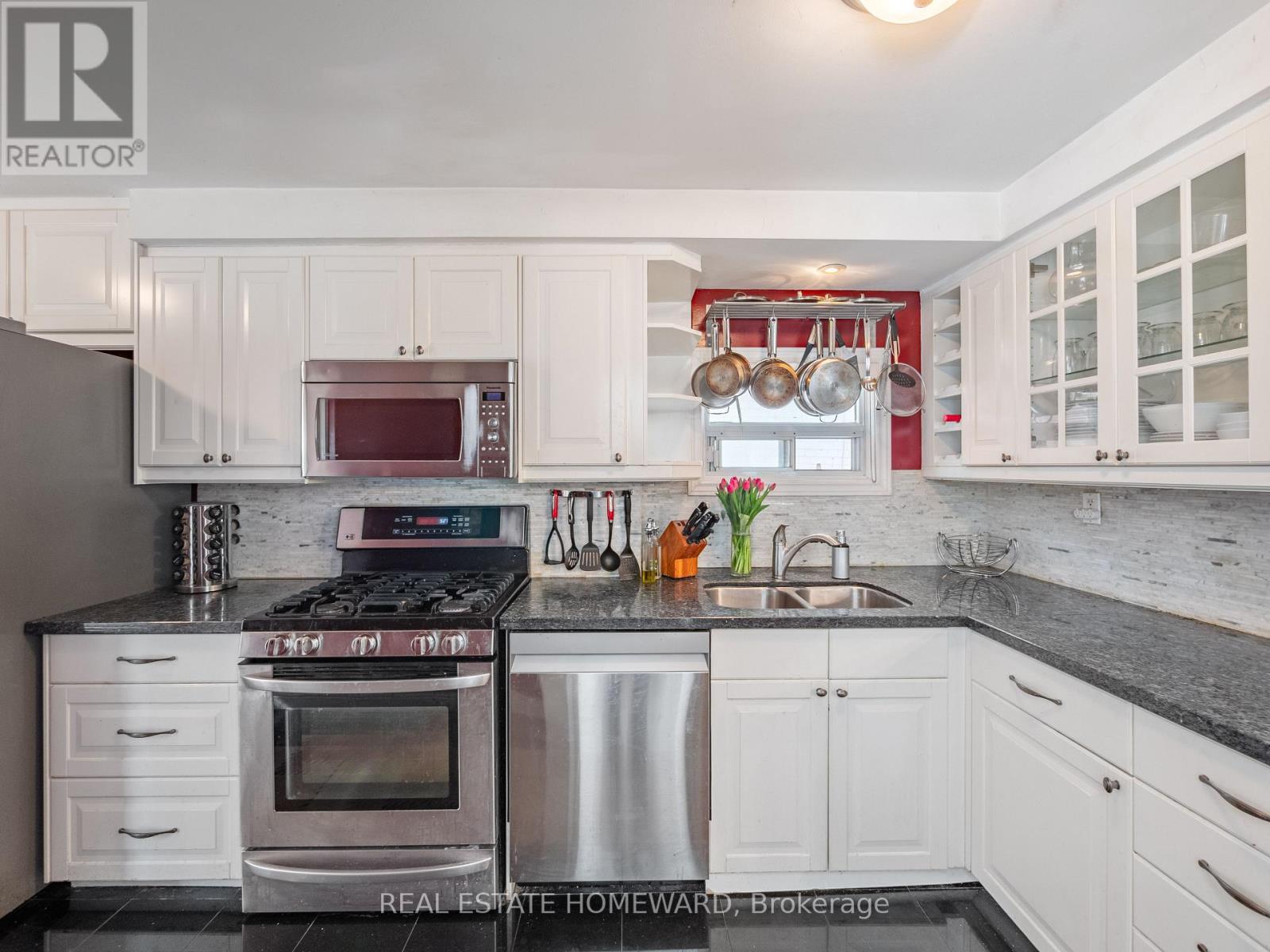 4 Silver Birch Avenue, Toronto, Ontario  M4E 3K9 - Photo 8 - E13175330