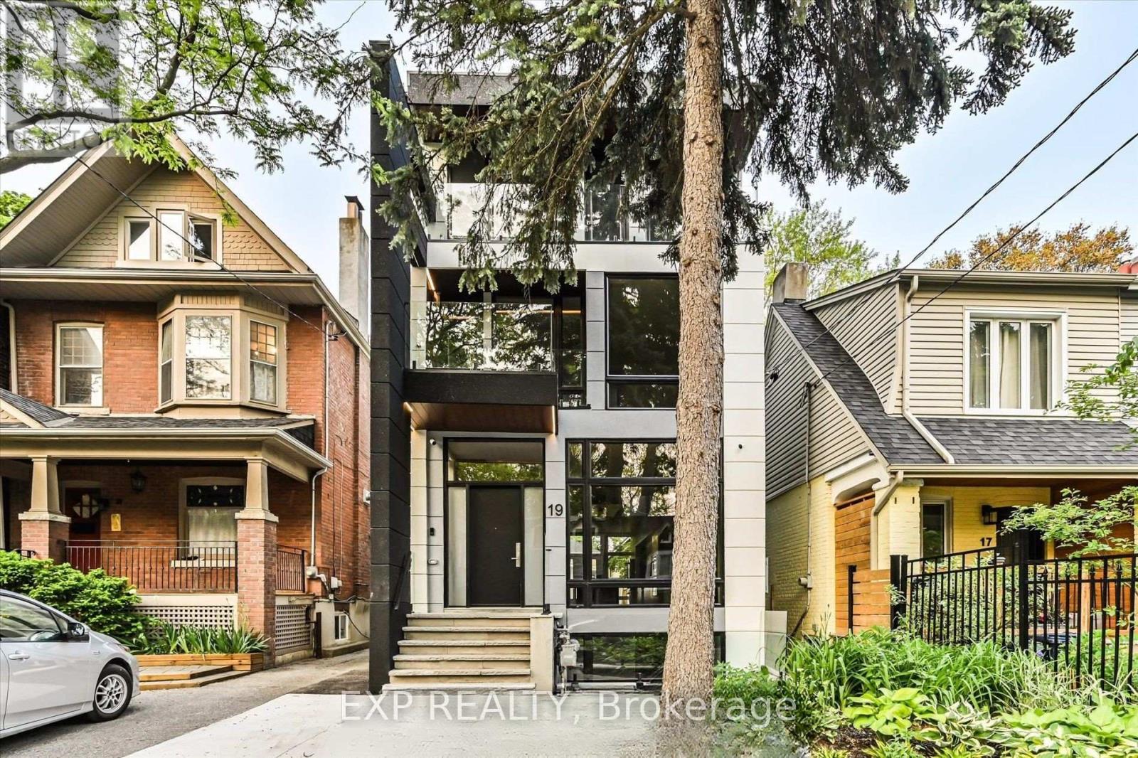 LOWER - 19 DEVON ROAD, Toronto, Ontario