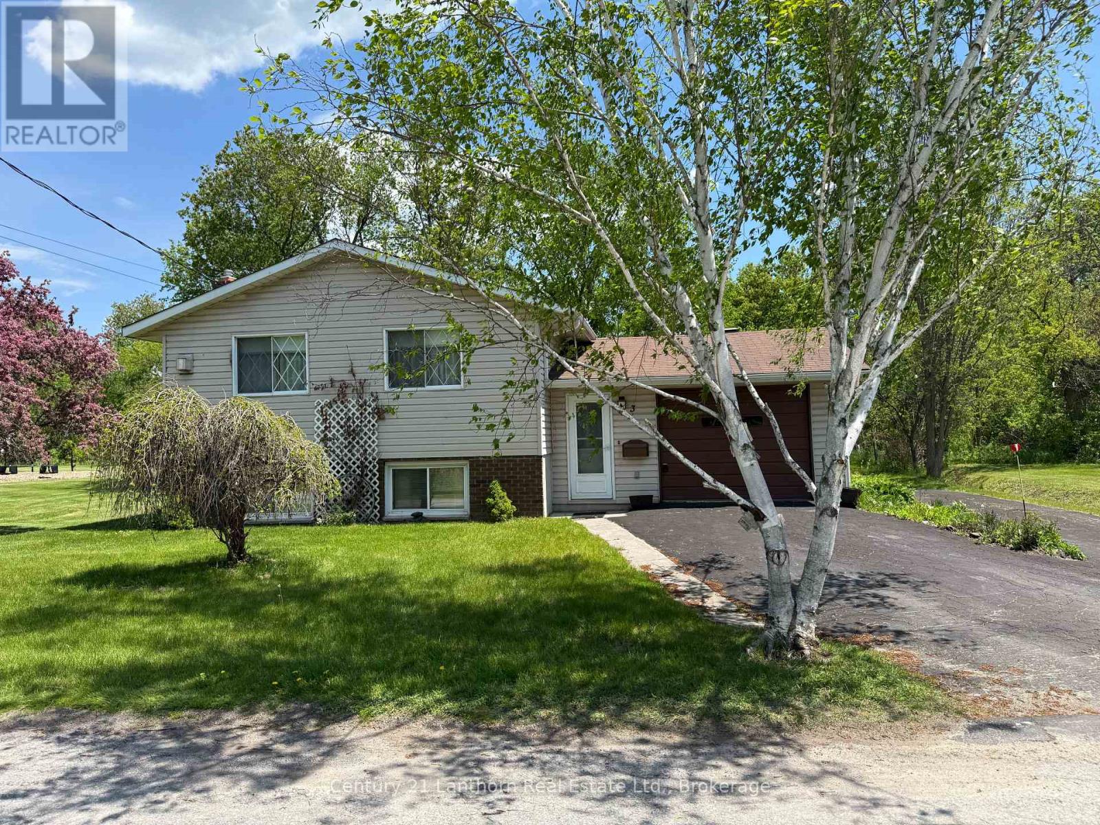 3 CHAMPLAIN STREET, Centre Hastings, Ontario
