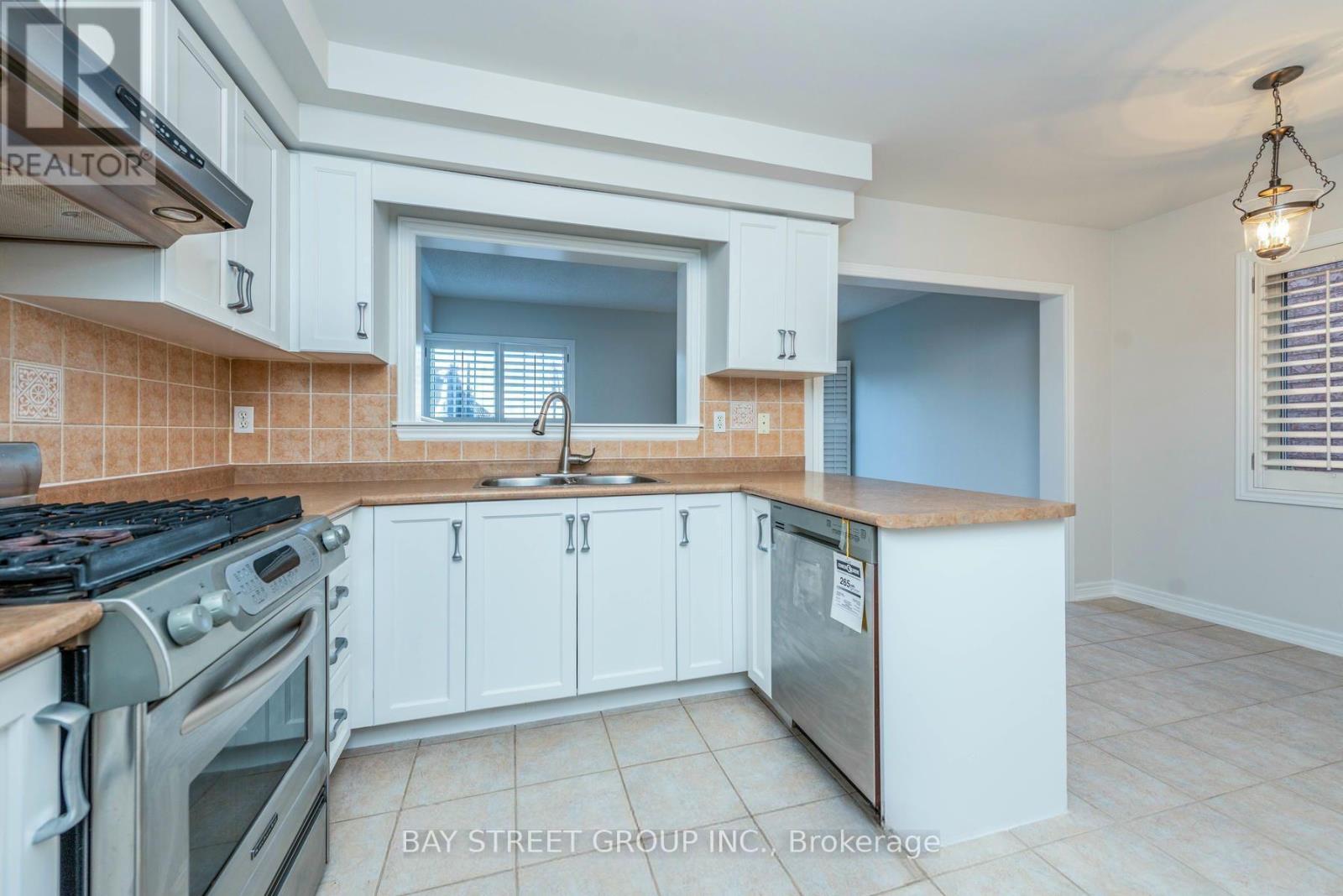 130 Royal Appian Crescent, Vaughan, Ontario  L4K 5L7 - Photo 6 - N13175302