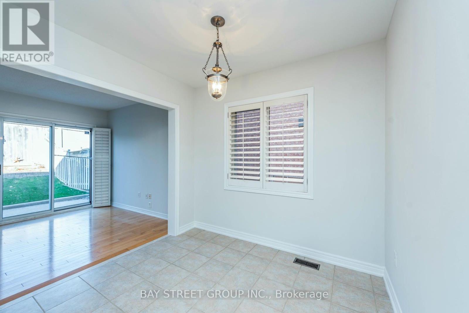 130 Royal Appian Crescent, Vaughan, Ontario  L4K 5L7 - Photo 7 - N13175302