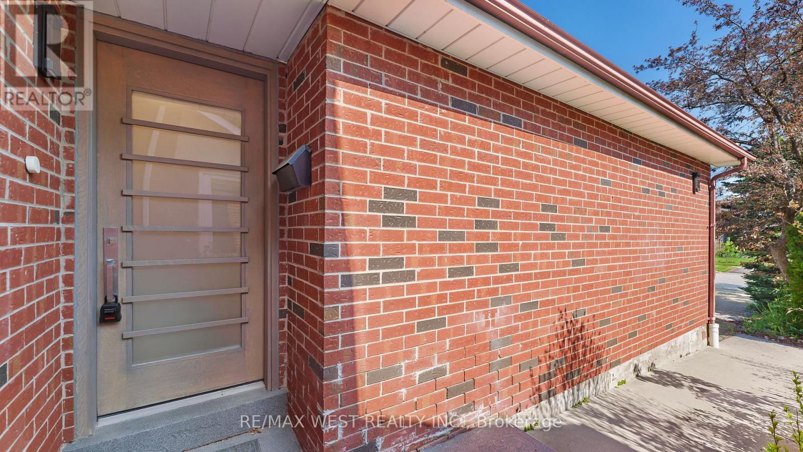 48 Gray Crescent, Richmond Hill, Ontario  L4C 5V5 - Photo 2 - N13175354