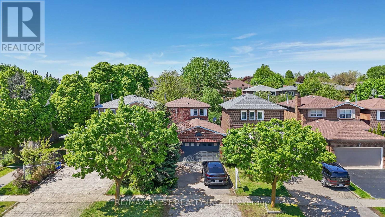 48 Gray Crescent, Richmond Hill, Ontario  L4C 5V5 - Photo 3 - N13175354
