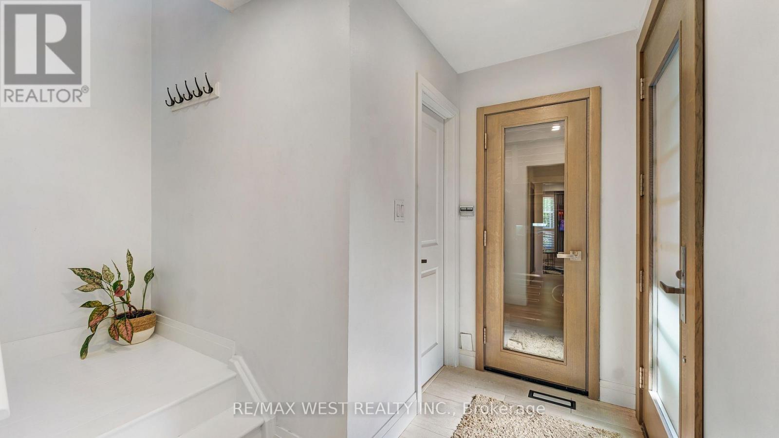 48 Gray Crescent, Richmond Hill, Ontario  L4C 5V5 - Photo 4 - N13175354