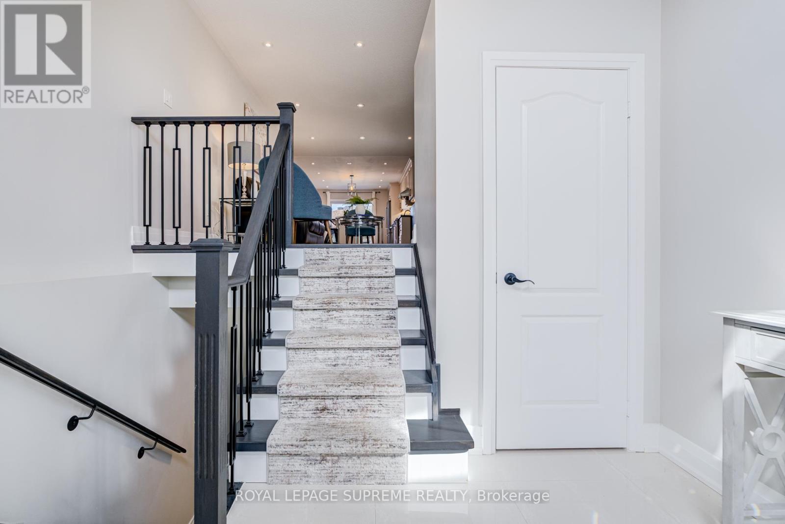 146 Cunningham Drive, Barrie, Ontario  L4N 5R3 - Photo 5 - S13175246