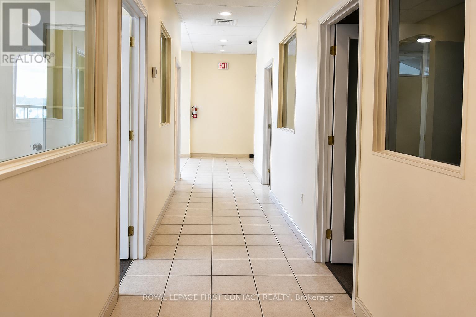 206 - 140 Dunlop Street E, Barrie, Ontario  L4M 6H9 - Photo 2 - S13175256
