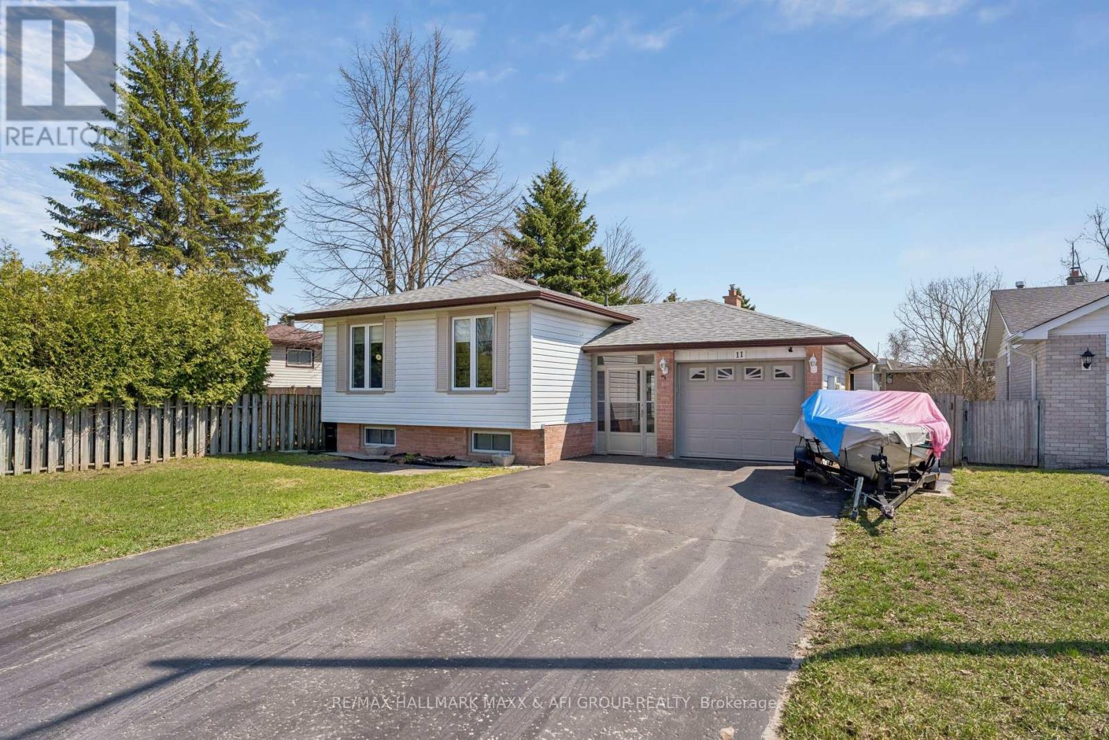11 CHARLOTTE COURT, Barrie, Ontario