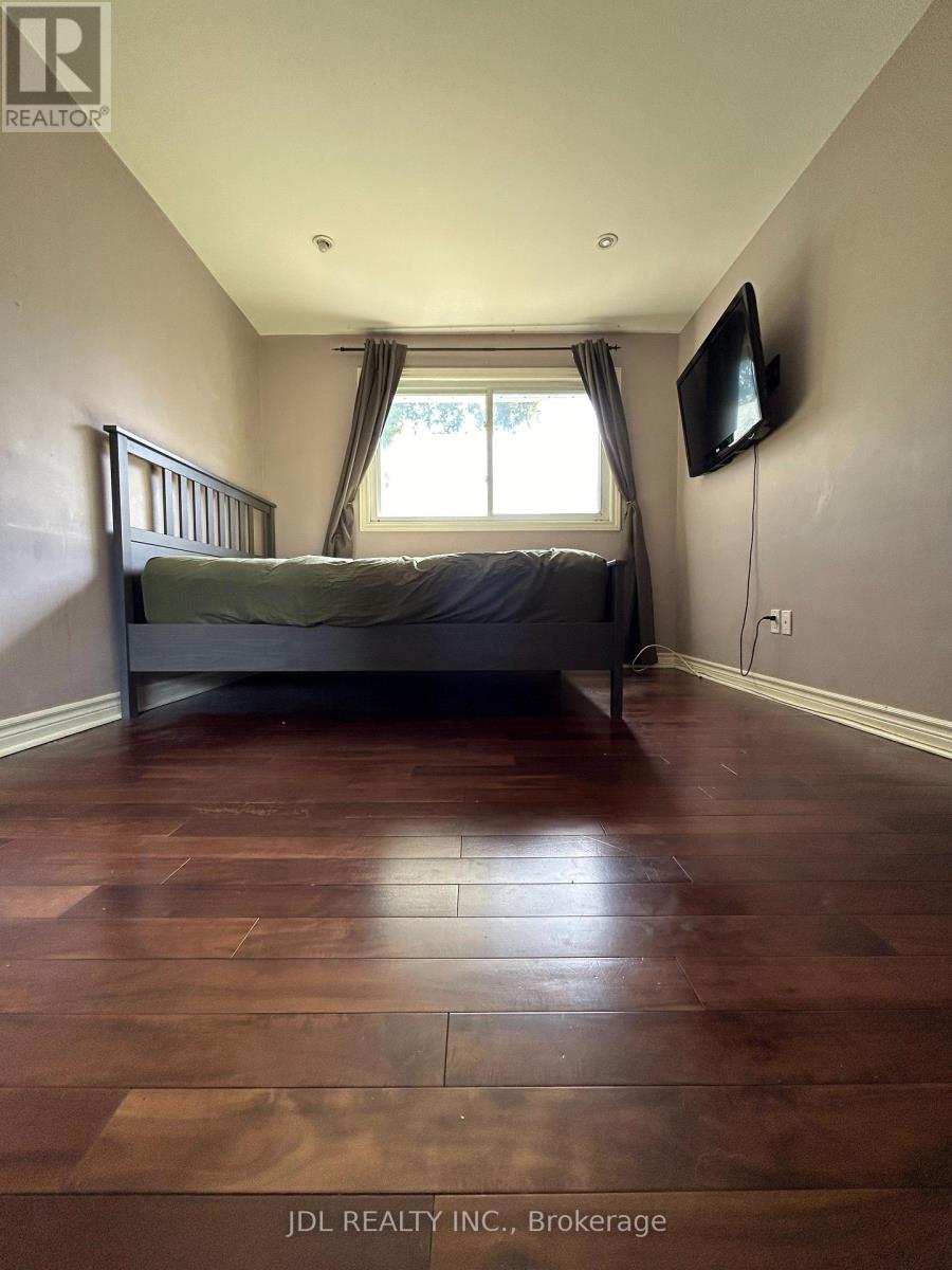 Main Floor - 23 Pineway Blvd Boulevard, Toronto, Ontario  M2H 1A3 - Photo 13 - C13132086