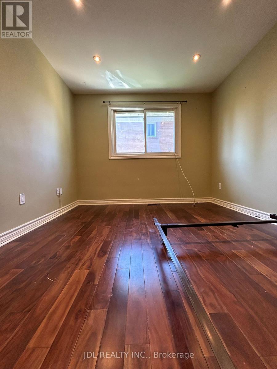 Main Floor - 23 Pineway Blvd Boulevard, Toronto, Ontario  M2H 1A3 - Photo 10 - C13132086