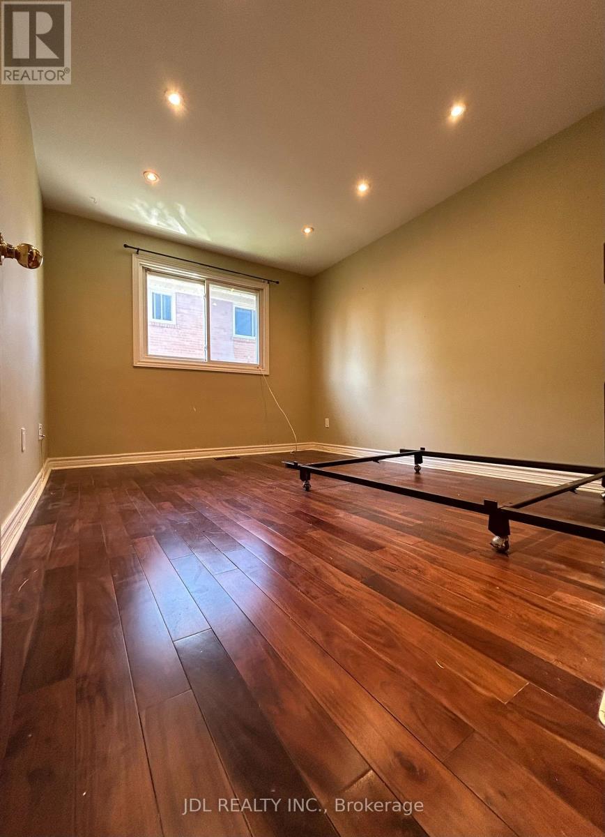Main Floor - 23 Pineway Blvd Boulevard, Toronto, Ontario  M2H 1A3 - Photo 11 - C13132086