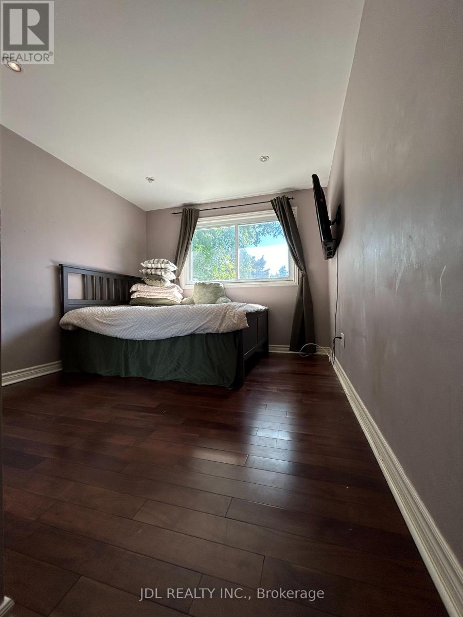 Main Floor - 23 Pineway Blvd Boulevard, Toronto, Ontario  M2H 1A3 - Photo 14 - C13132086