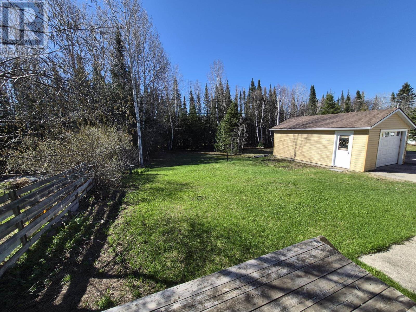 34 Redwing Ave, Manitouwadge, Ontario  P0T 2C0 - Photo 4 - TB2600666