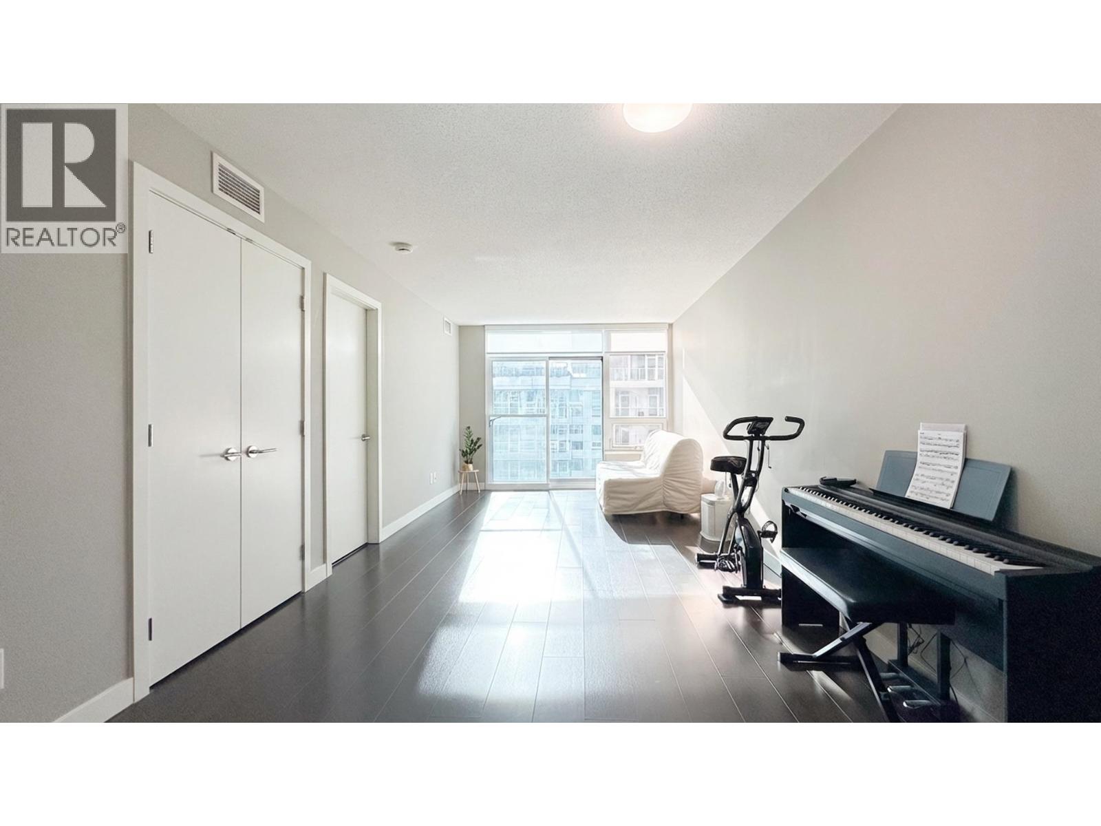 Listing Picture 4 of 7 : 856 6288 NO. 3 ROAD, Richmond / 烈治文 - 魯藝地產 Yvonne Lu Group - MLS Medallion Club Member