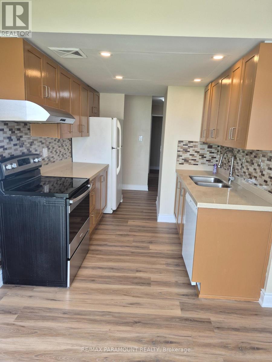 911 - 21 Markbrook Lane, Toronto, Ontario  M9V 5E4 - Photo 2 - W13158646