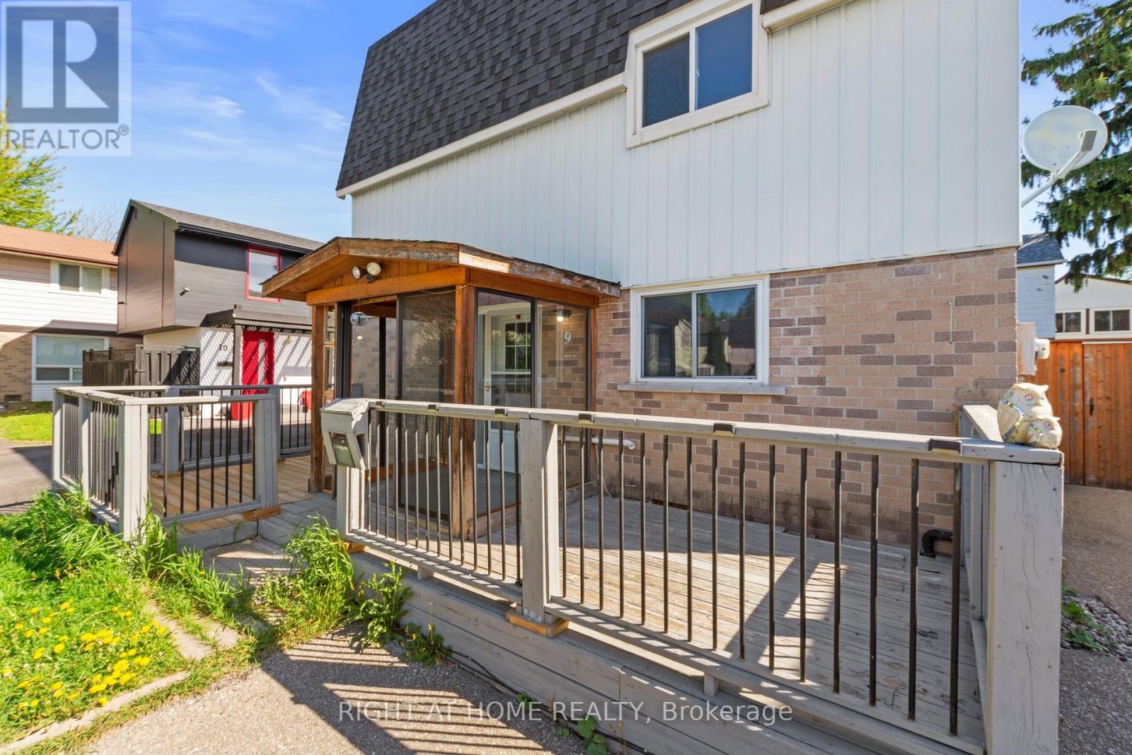 9 Highland Trail, Brampton, Ontario  L6S 1P4 - Photo 4 - W13175228
