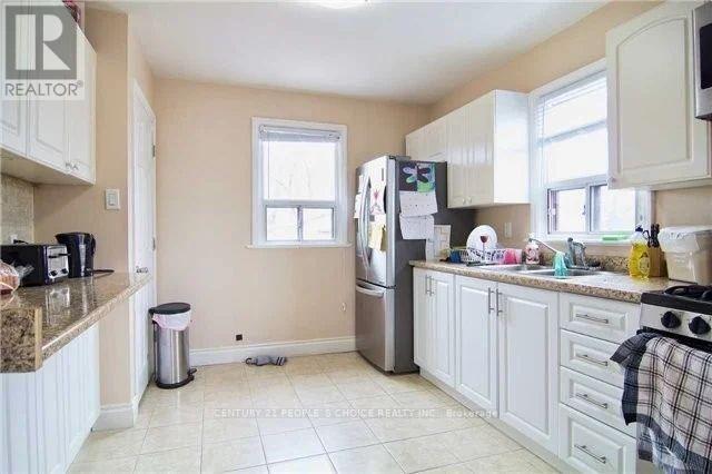 Upper - 186 Maurice Drive, Oakville, Ontario  L6K 2W9 - Photo 4 - W13175294