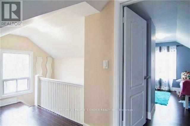Upper - 186 Maurice Drive, Oakville, Ontario  L6K 2W9 - Photo 7 - W13175294