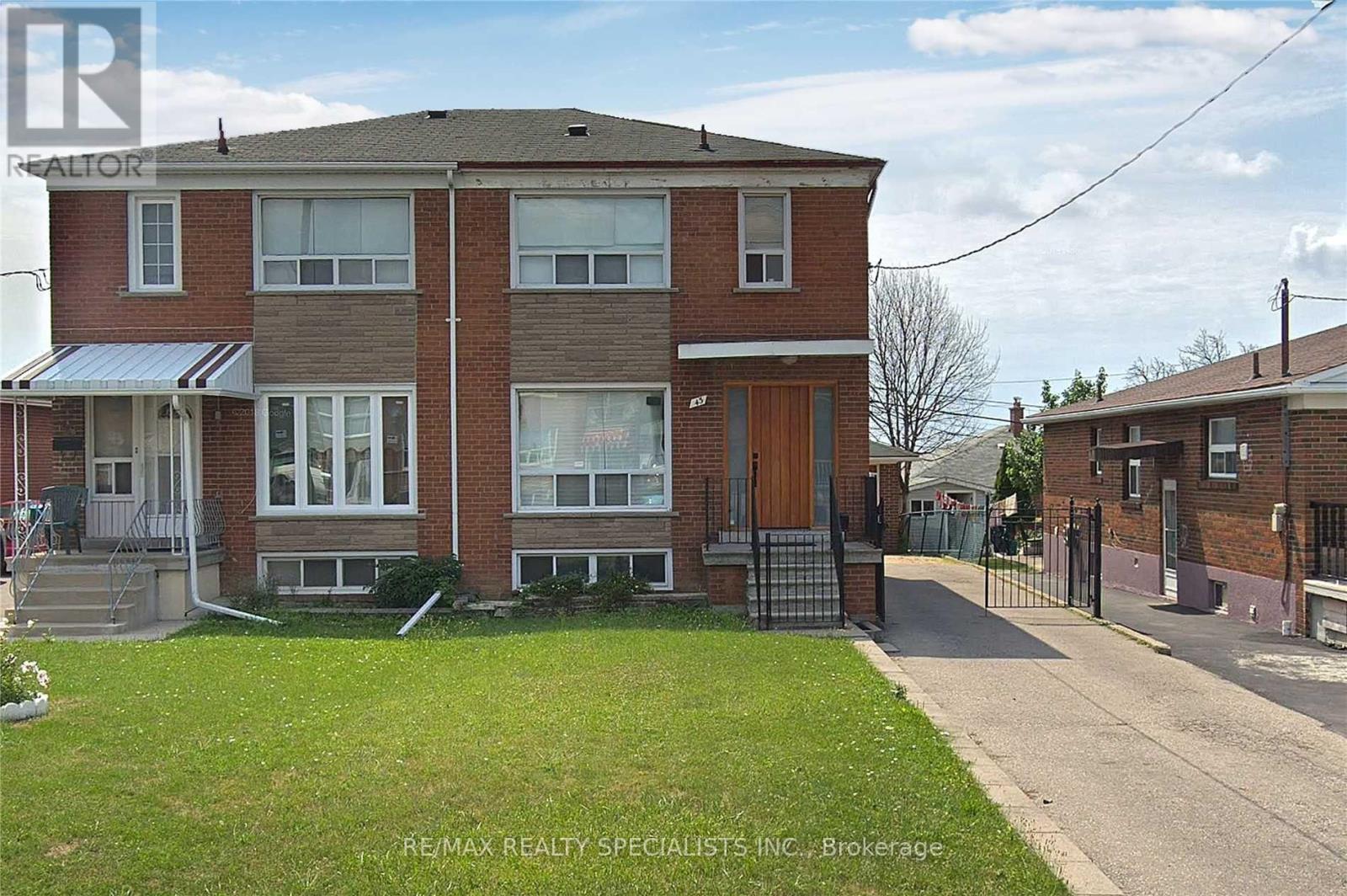 43 THURROCK ROAD, Toronto, Ontario