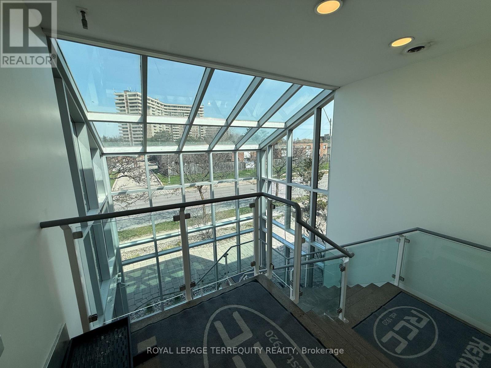 200 - 4101 Steeles Avenue W, Toronto, Ontario  M3N 1V7 - Photo 2 - W13175348
