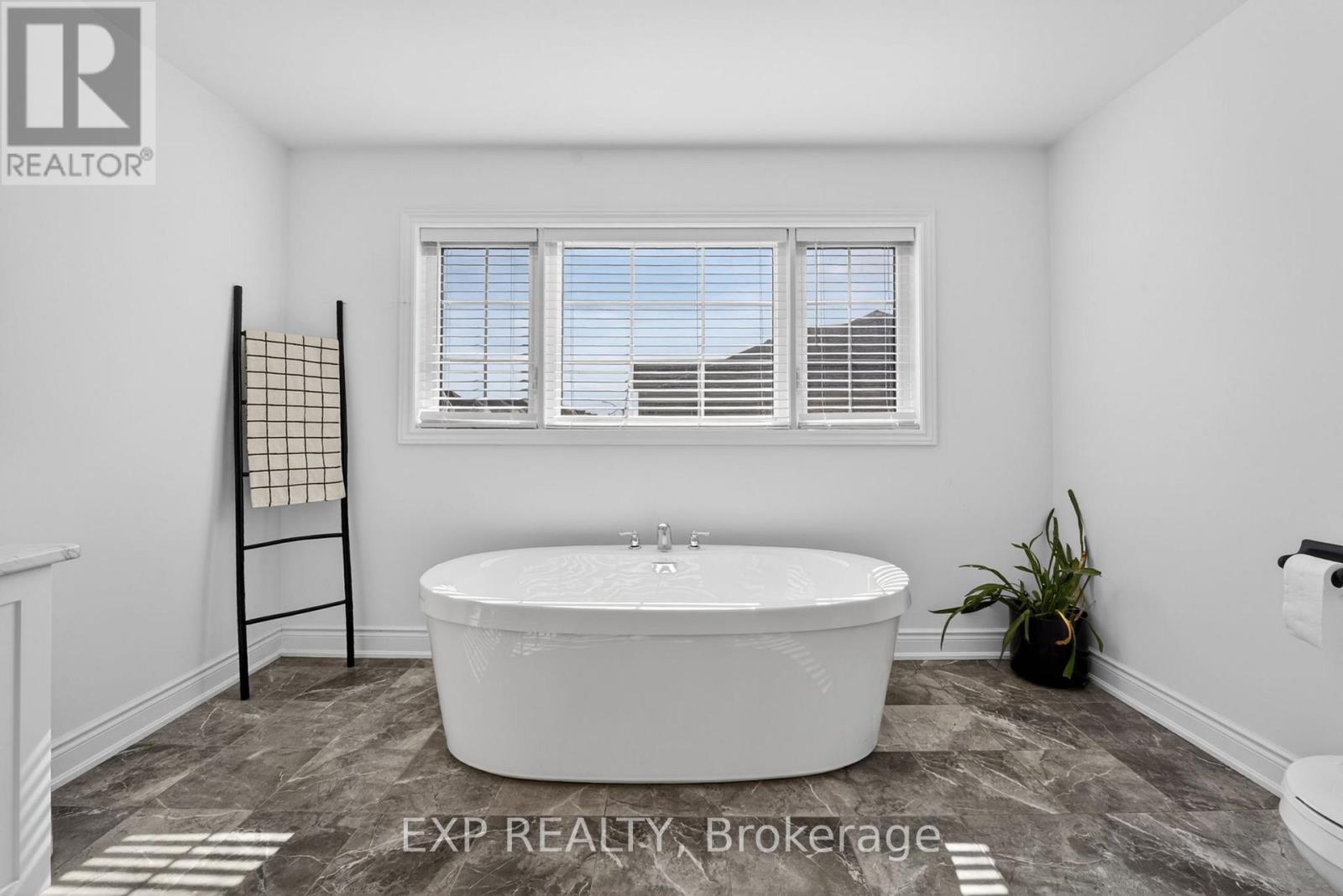 14 Venture Way, Thorold, Ontario  L2V 0G9 - Photo 30 - X13175364