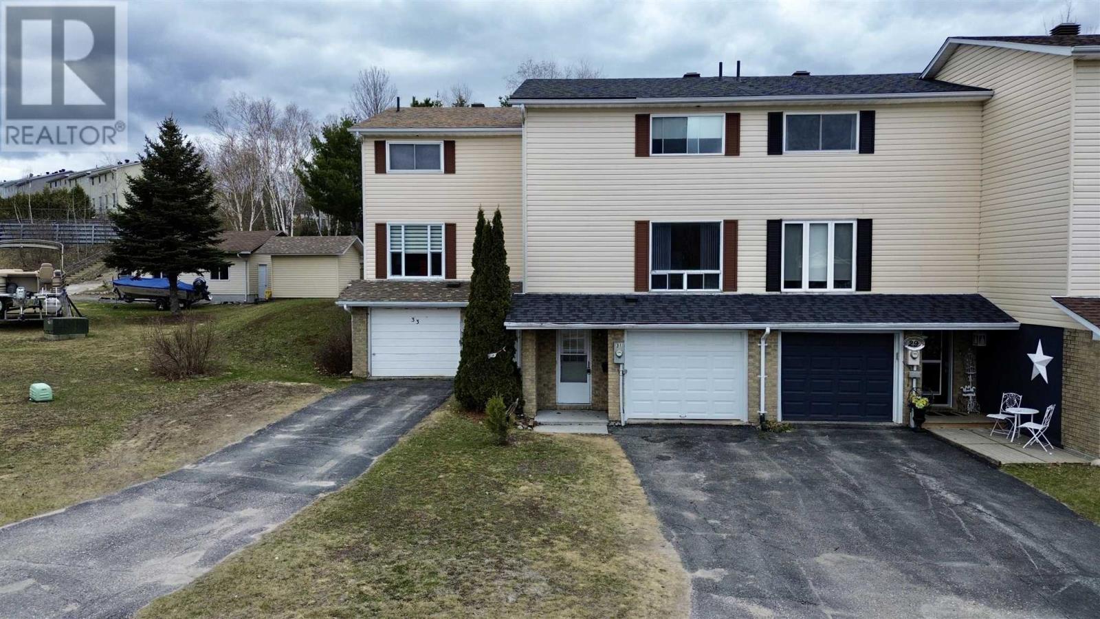 31 Forest Pl, Elliot Lake, Ontario  P5A 3C5 - Photo 3 - SM260979