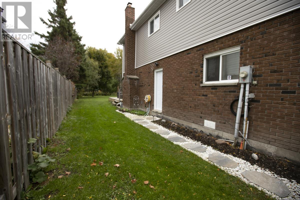 55 Country Club Pl, Sault Ste. Marie, Ontario  P6A 5Z8 - Photo 9 - SM261172