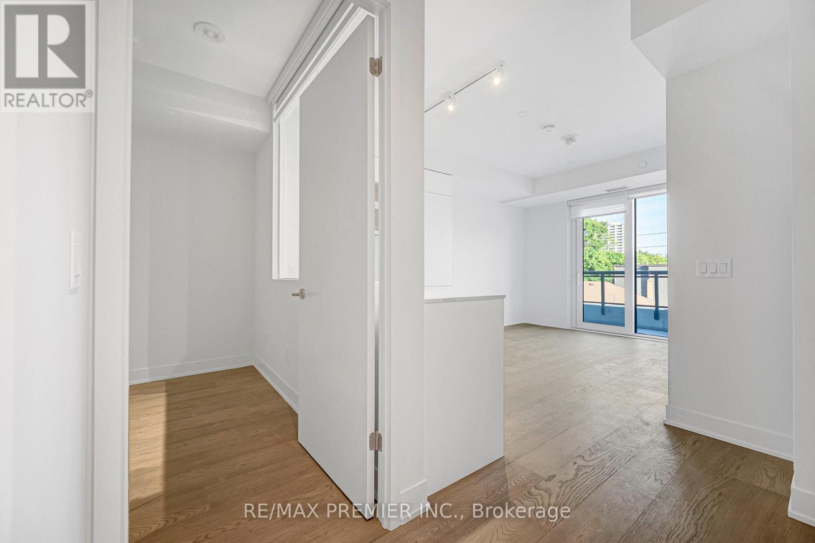 304 - 322 Dupont Street, Toronto, Ontario  M9R 1V9 - Photo 10 - C12951664