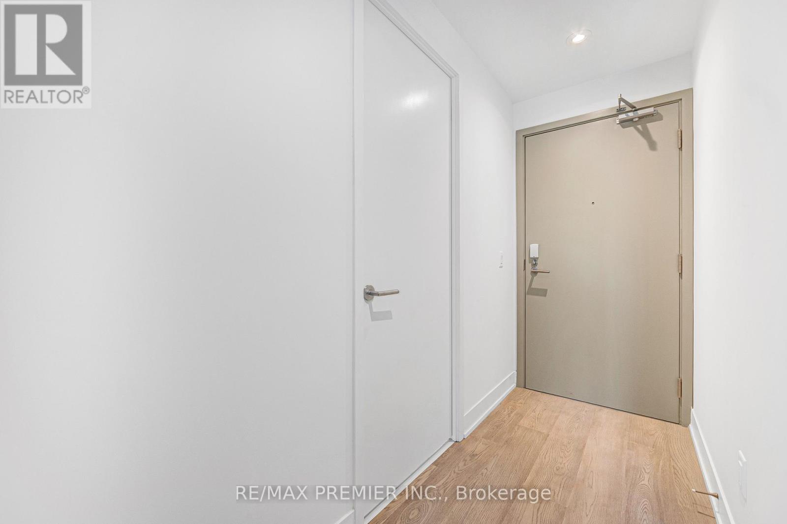 304 - 322 Dupont Street, Toronto, Ontario  M9R 1V9 - Photo 6 - C12951664