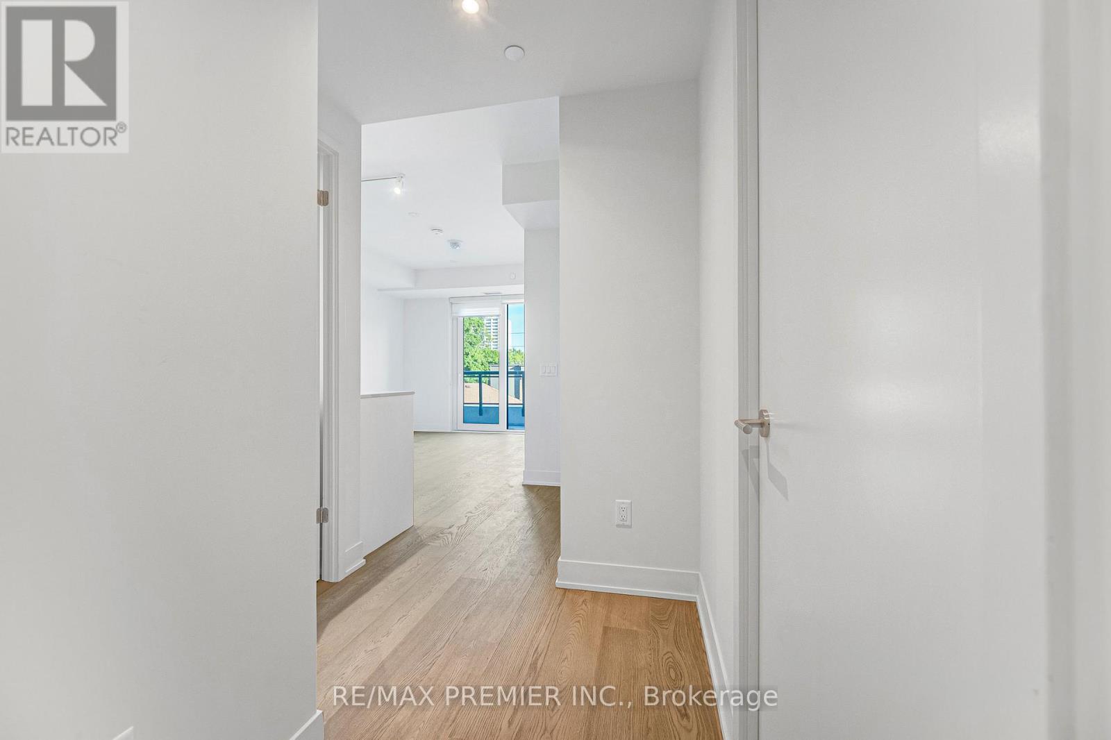 304 - 322 Dupont Street, Toronto, Ontario  M9R 1V9 - Photo 9 - C12951664