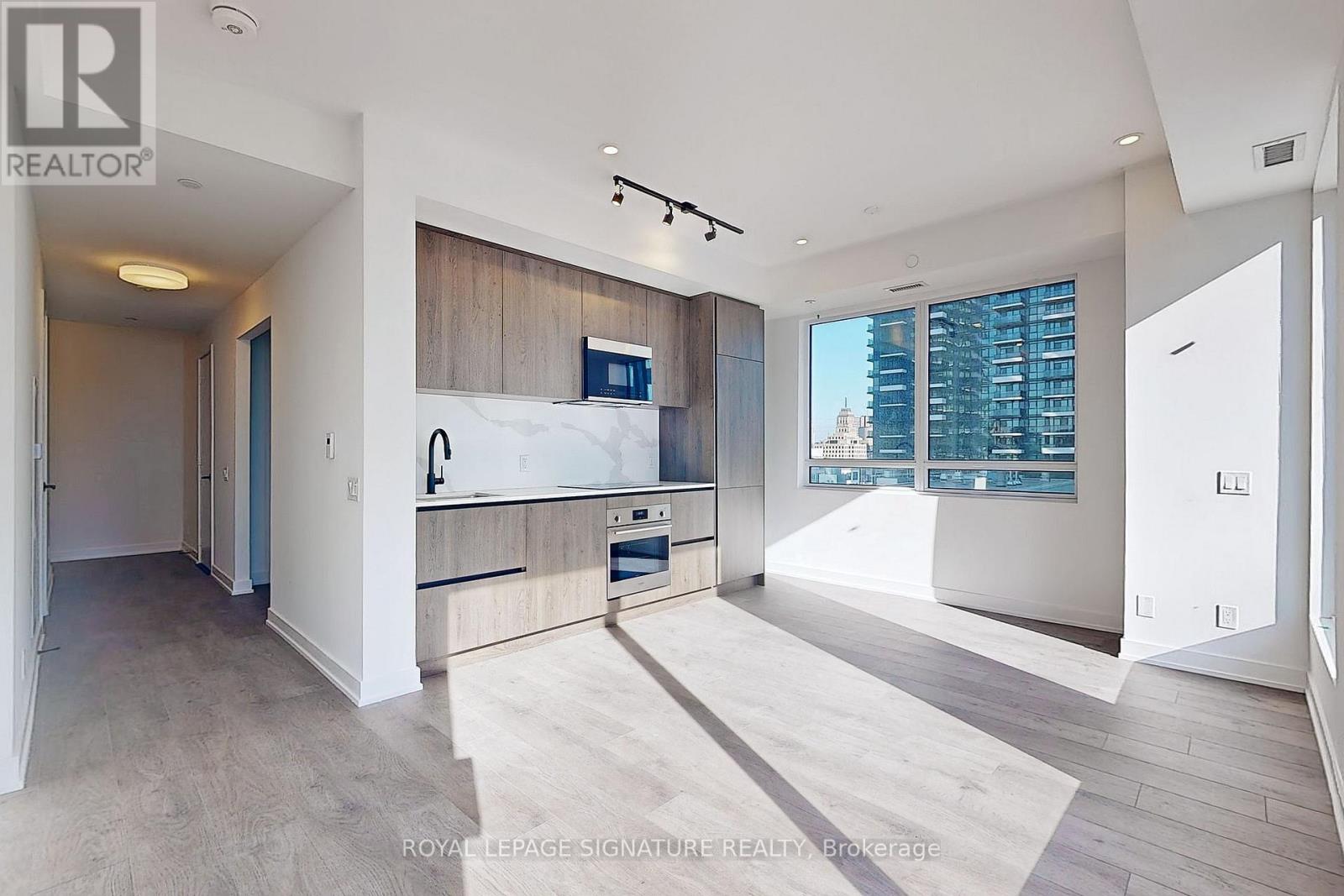 1506 - 108 PETER STREET, Toronto, Ontario