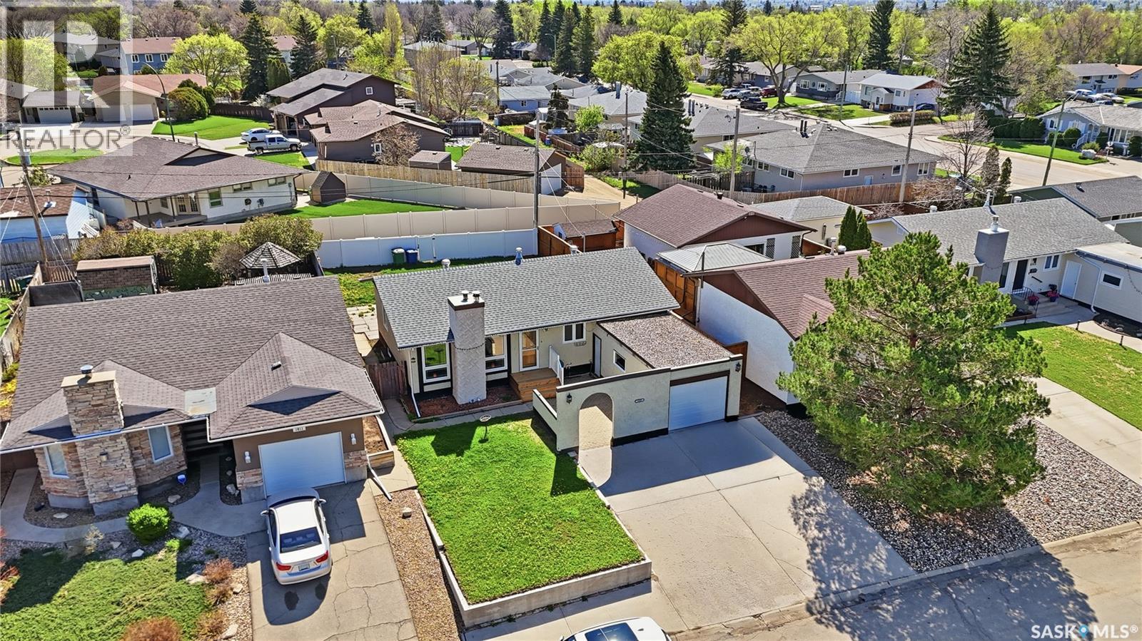 1009 Corman Crescent, Moose Jaw, Saskatchewan  S6H 6V5 - Photo 2 - SK037110
