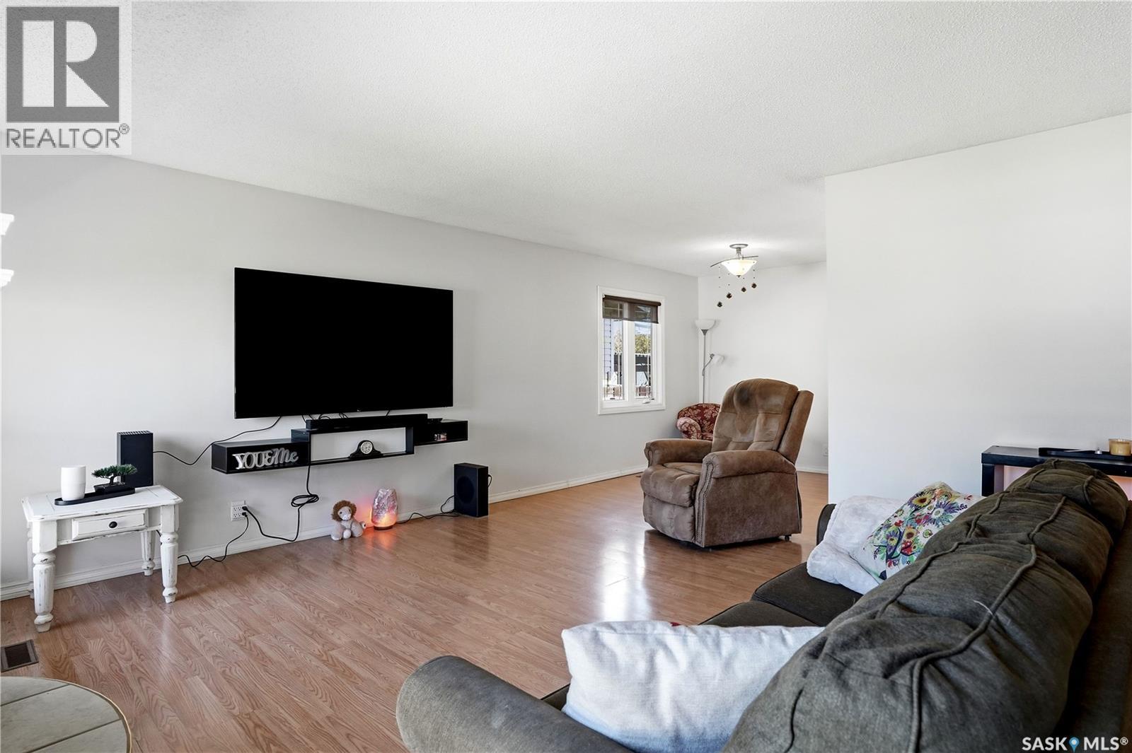 1009 Corman Crescent, Moose Jaw, Saskatchewan  S6H 6V5 - Photo 8 - SK037110