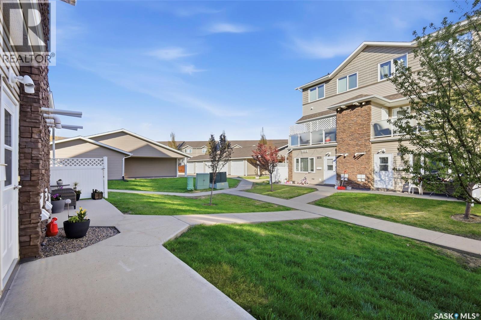 703 1022 Hampton Circle, Saskatoon, Saskatchewan  S7R 0K3 - Photo 4 - SK037090
