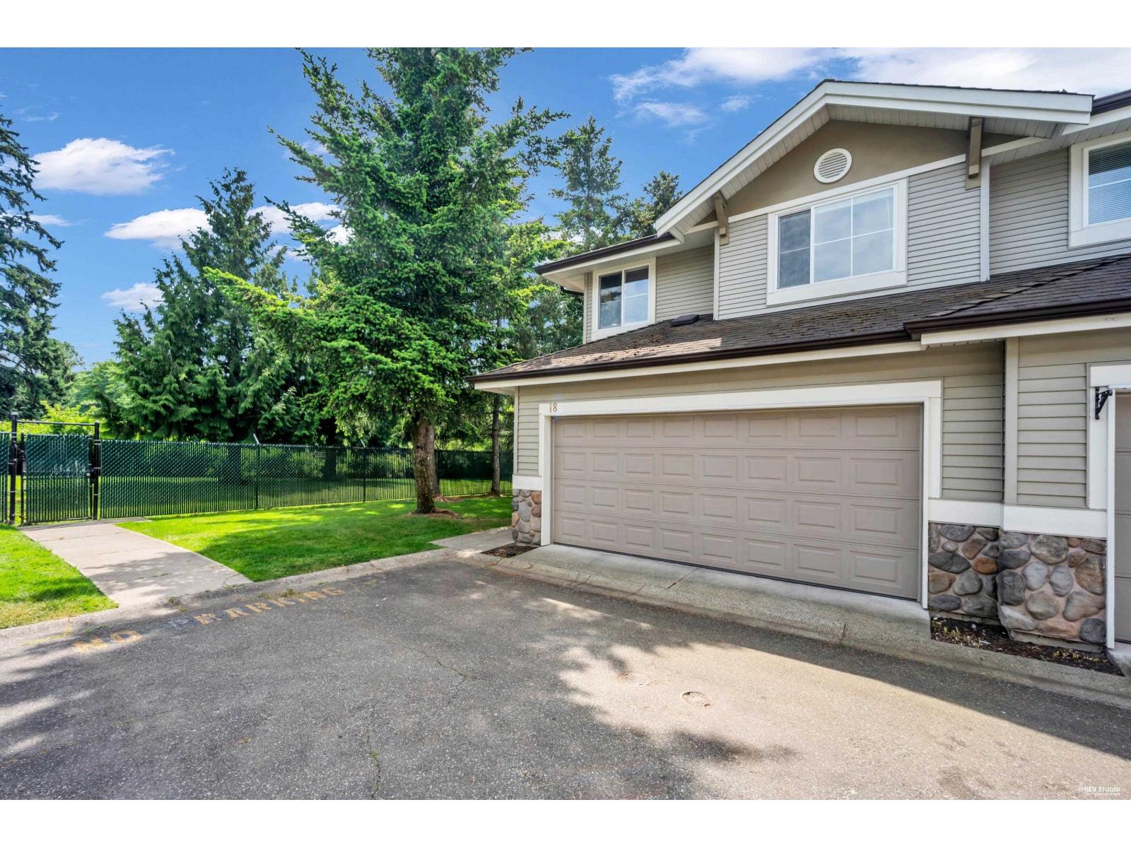 18 6950 120 Street, Surrey, British Columbia  V3W 3M7 - Photo 1 - R3128032