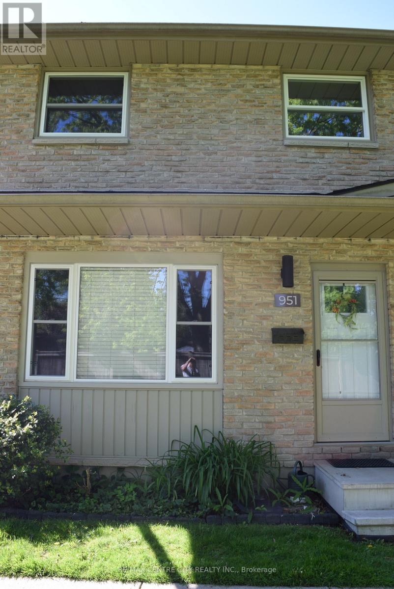 951 NOTRE DAME DRIVE, London South, Ontario