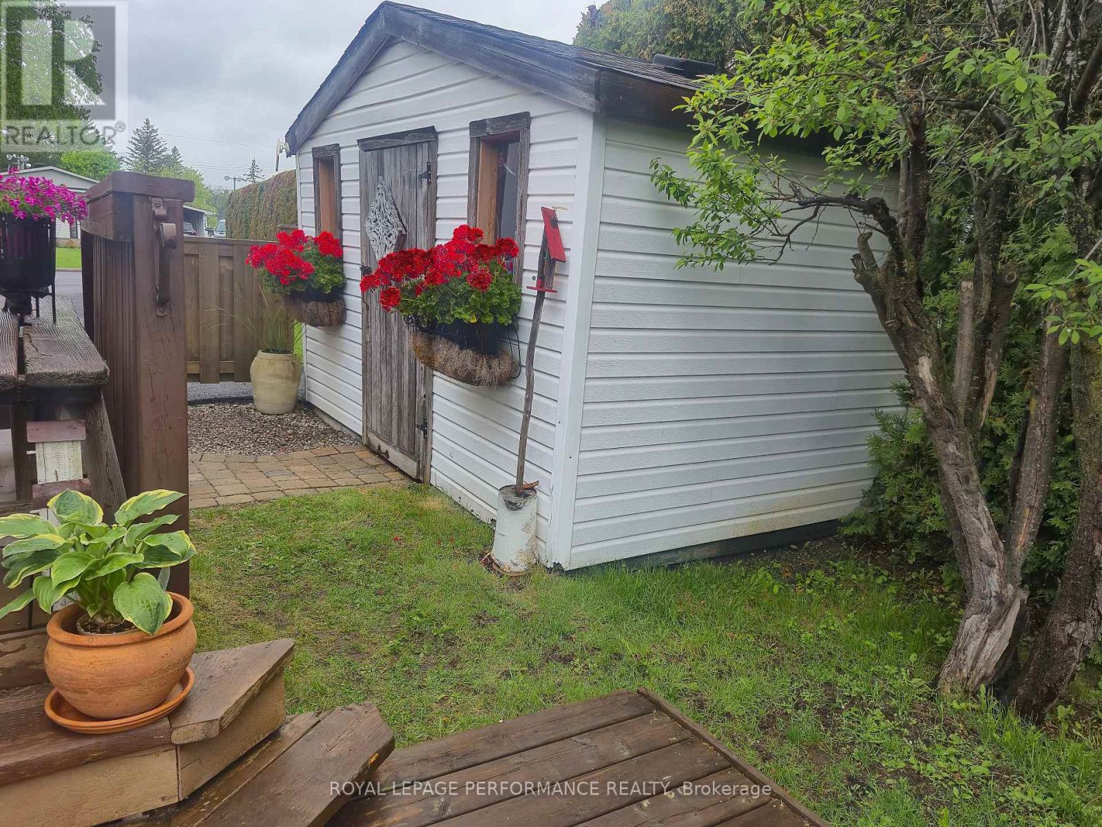 1497 Blackheath Street, Ottawa, Ontario  K1E 1K6 - Photo 35 - X13090026