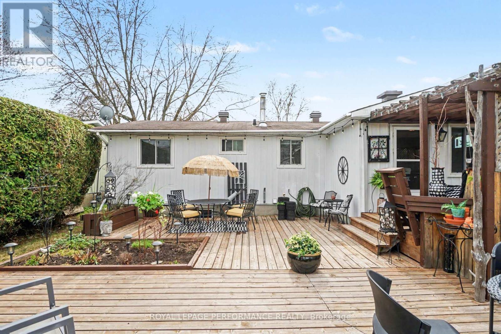 1497 Blackheath Street, Ottawa, Ontario  K1E 1K6 - Photo 38 - X13090026