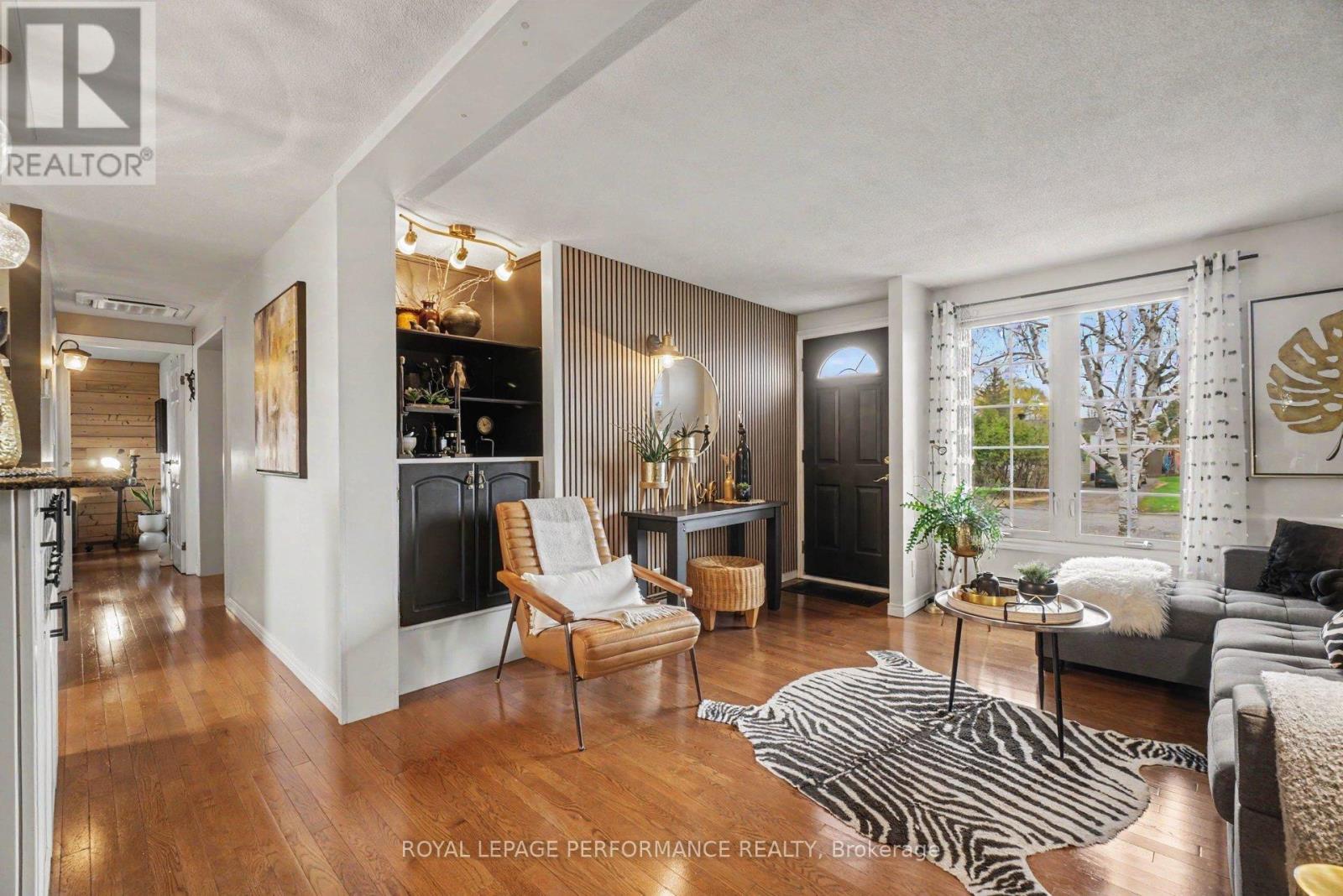 1497 Blackheath Street, Ottawa, Ontario  K1E 1K6 - Photo 4 - X13090026