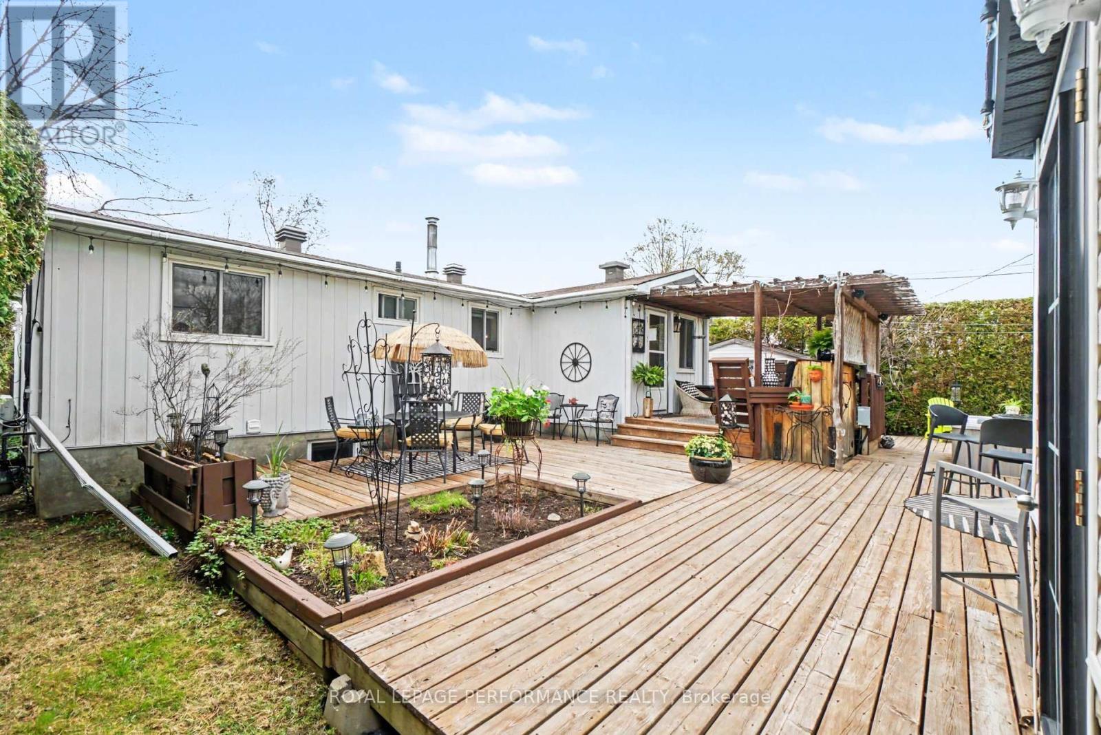 1497 Blackheath Street, Ottawa, Ontario  K1E 1K6 - Photo 37 - X13090026