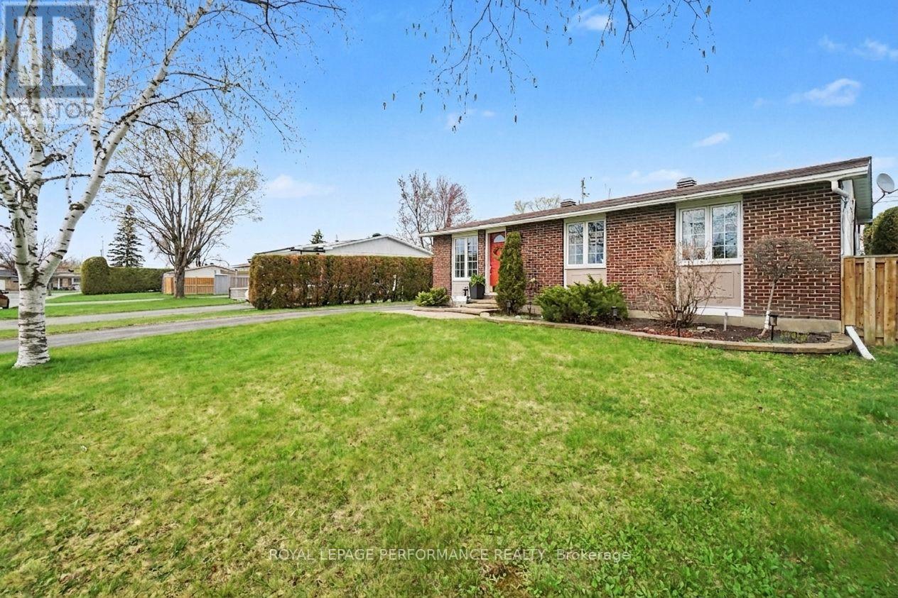 1497 Blackheath Street, Ottawa, Ontario  K1E 1K6 - Photo 5 - X13090026