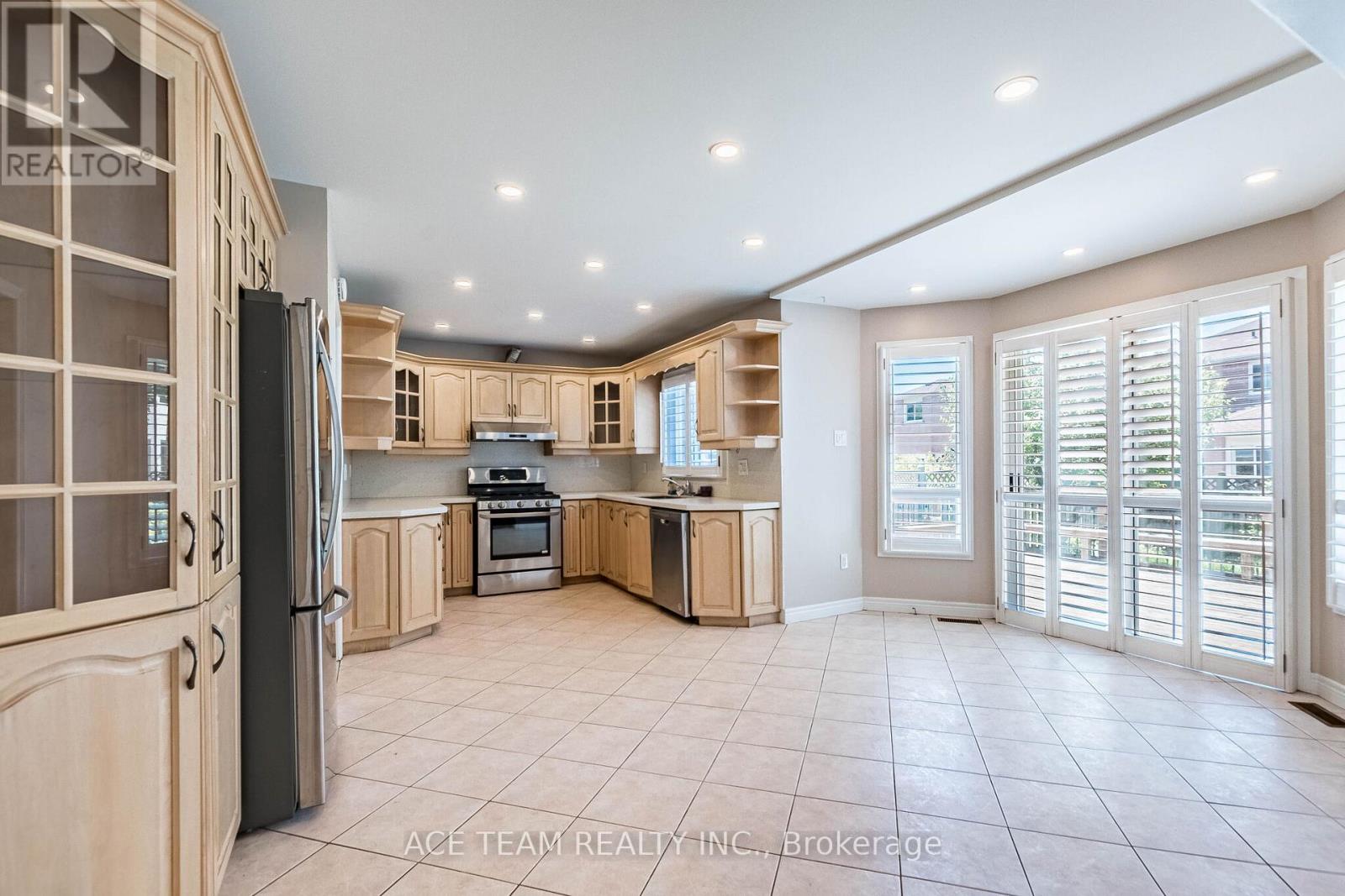 5740 Invergordon Lane, Mississauga, Ontario  L5M 4P8 - Photo 18 - W13169196