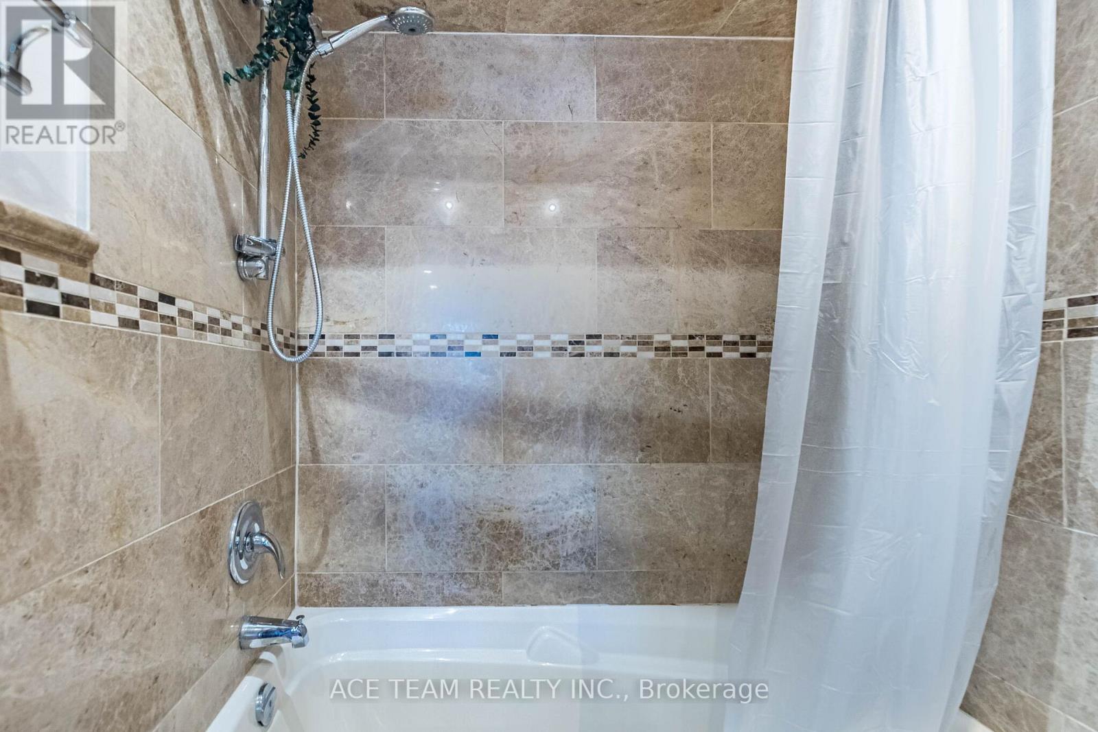 5740 Invergordon Lane, Mississauga, Ontario  L5M 4P8 - Photo 32 - W13169196
