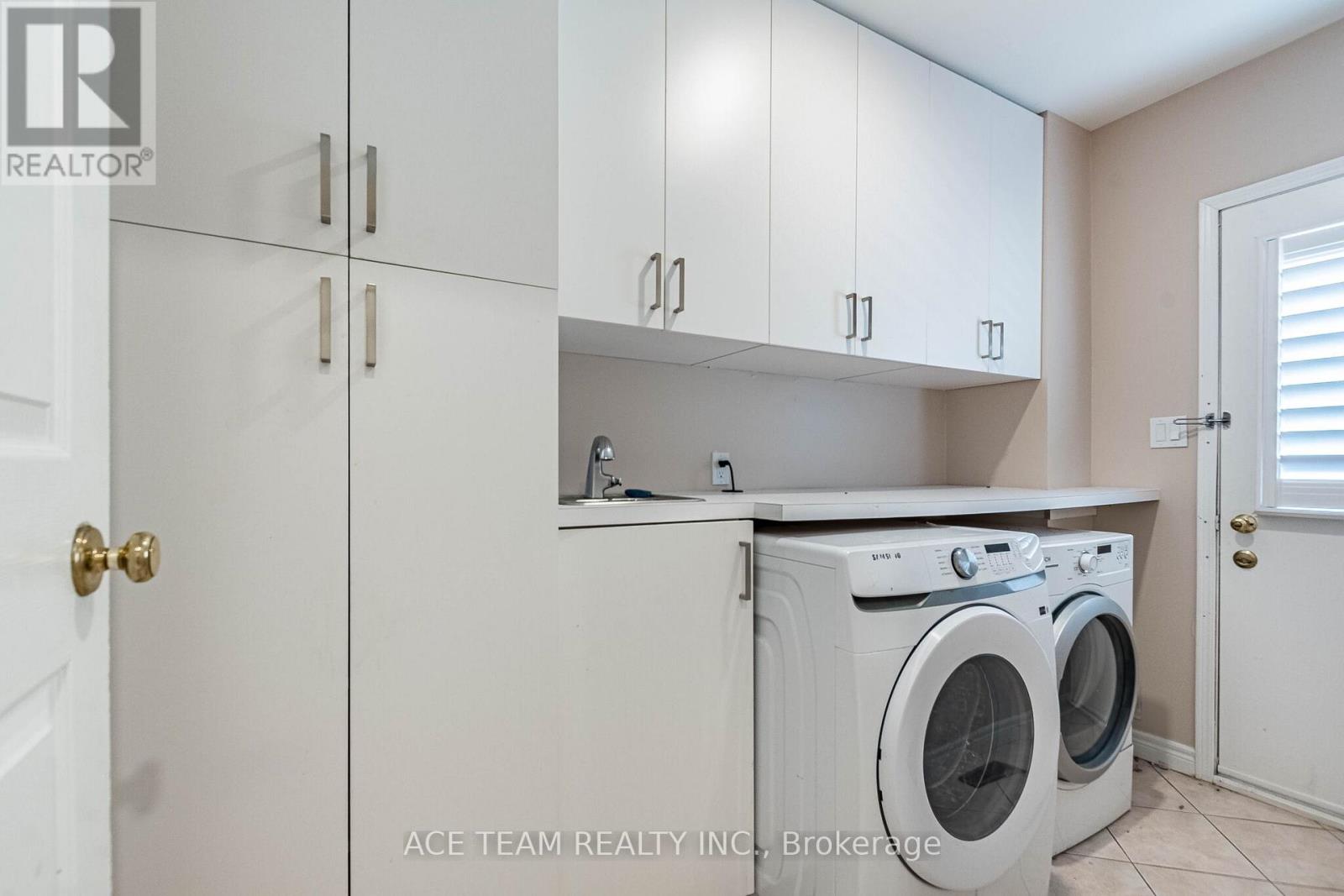 5740 Invergordon Lane, Mississauga, Ontario  L5M 4P8 - Photo 23 - W13169196