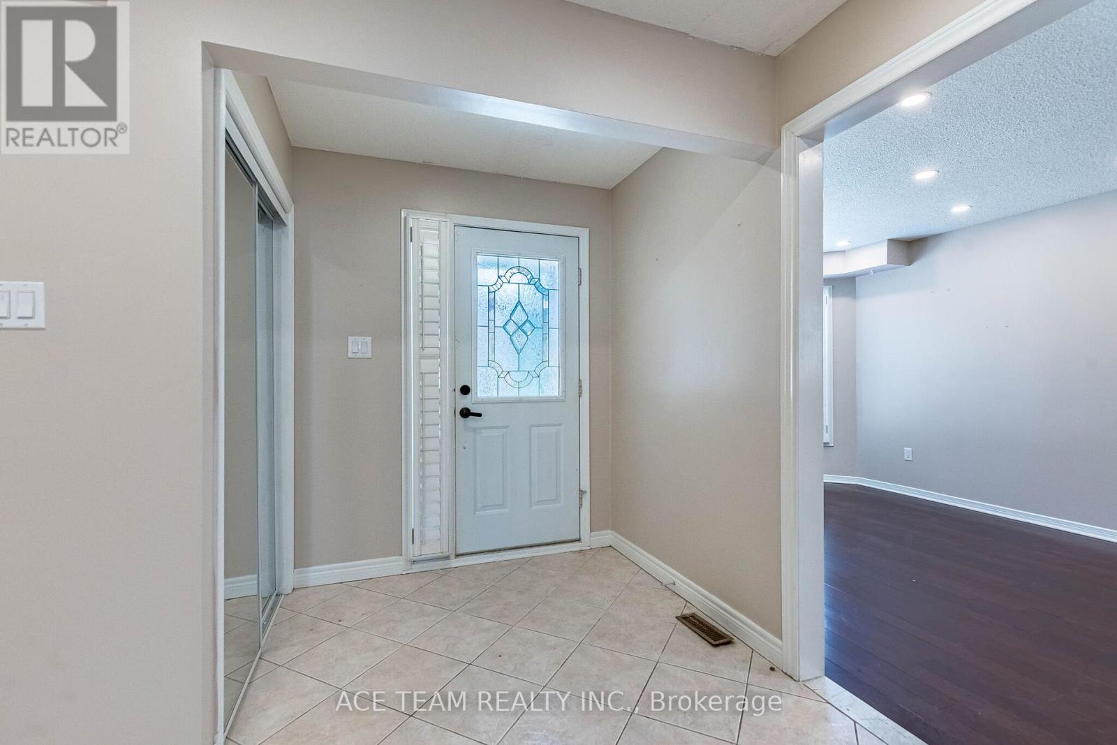 5740 Invergordon Lane, Mississauga, Ontario  L5M 4P8 - Photo 8 - W13169196