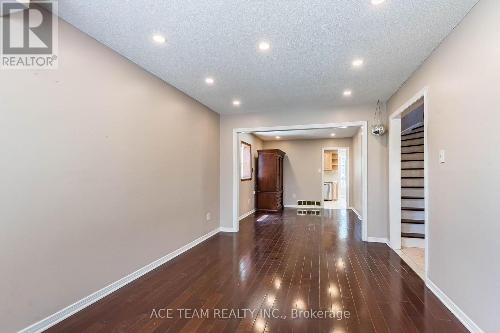 5740 Invergordon Lane, Mississauga, Ontario  L5M 4P8 - Photo 10 - W13169196