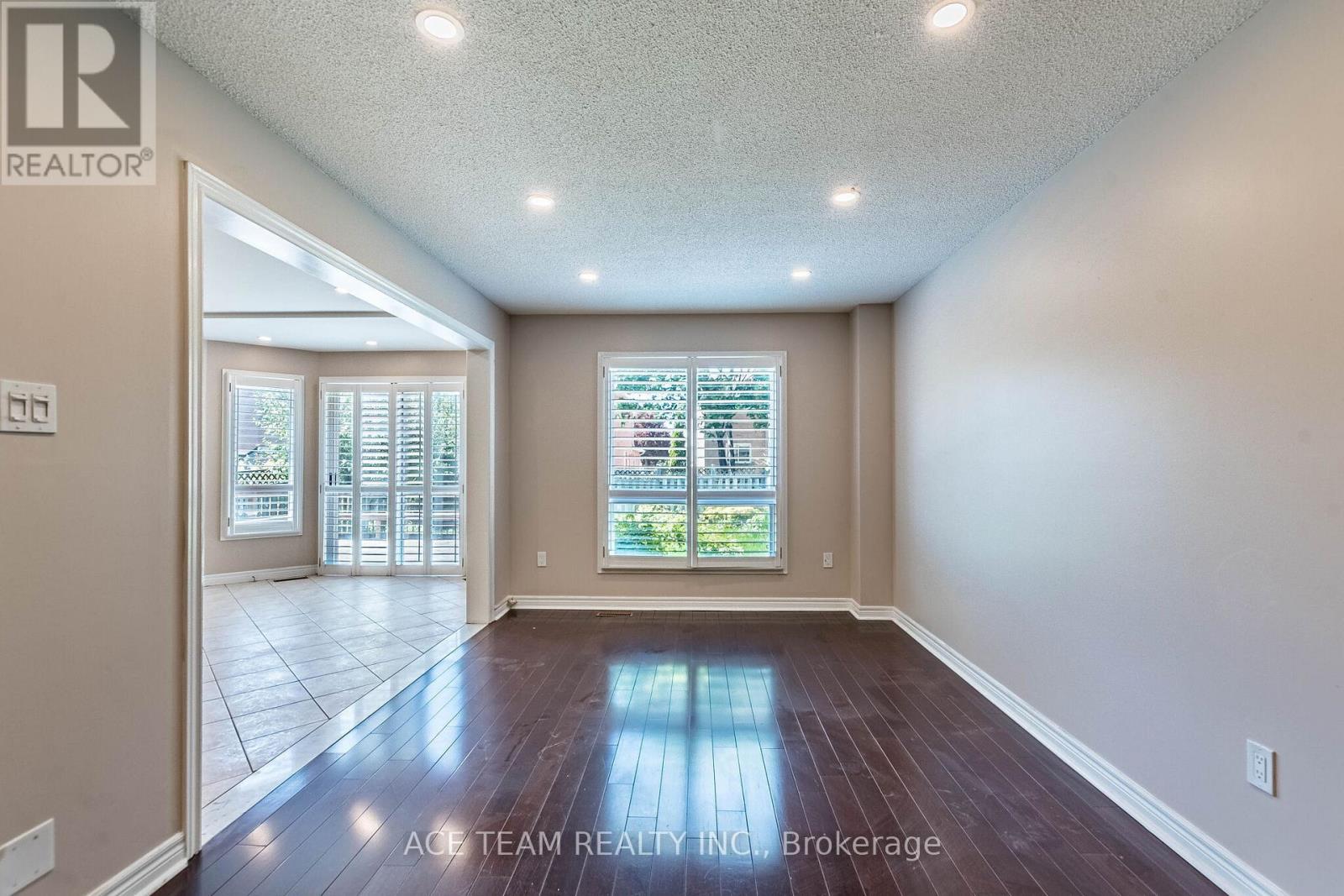 5740 Invergordon Lane, Mississauga, Ontario  L5M 4P8 - Photo 15 - W13169196